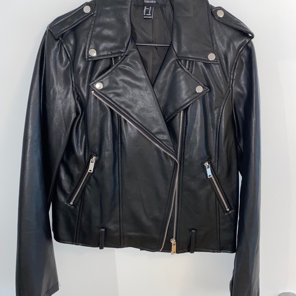 Trendy Leather Jacket! - Picture 1 of 3